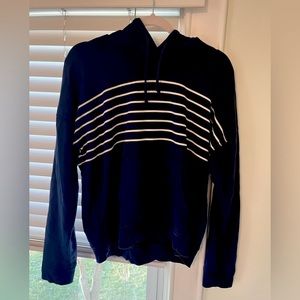 Vineyard Vines navy and white striped Sweatshirt💙